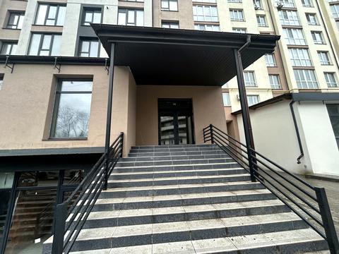комерційна за адресою Чорновола вул., (Будинок 2)