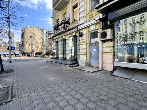 комерційна за адресою Саксаганського вул., 13/42