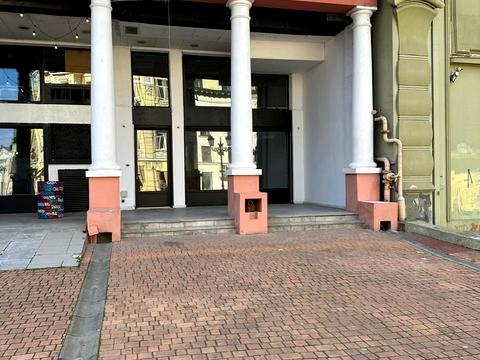 комерційна за адресою Івана Луценка пров., 3/7