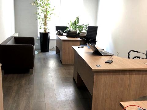 комерційна за адресою Дегтярна вул., 8