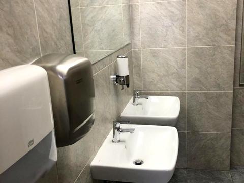 комерційна за адресою Дегтярна вул., 8