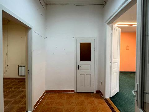 комерційна за адресою Мирона Тарнавського вул. (Кутузова), 32