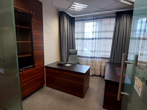 комерційна за адресою Середньофонтанська вул., 19в