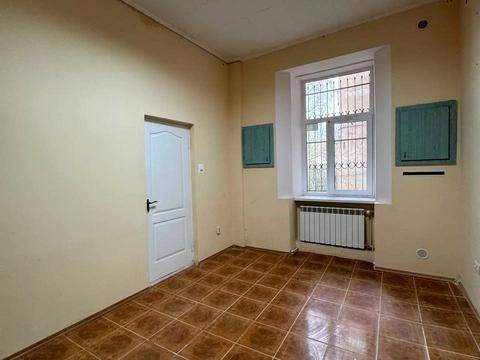 комерційна за адресою Мирона Тарнавського вул. (Кутузова), 32