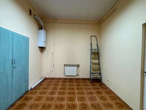 комерційна за адресою Мирона Тарнавського вул. (Кутузова), 32