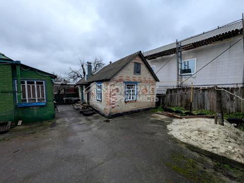 дом по адресу вул.Травнева, 1