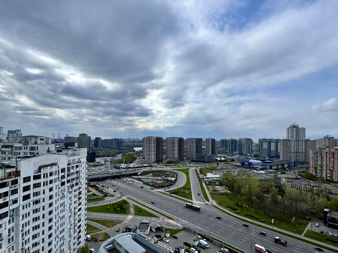 коммерческая по адресу Миколы Бажана просп., 12