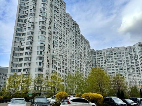 коммерческая по адресу Миколы Бажана просп., 12