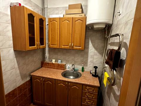 комерційна за адресою Володимирська вул., 11