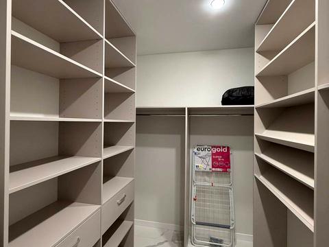 квартира по адресу Олександра Олеся ул., 8/17