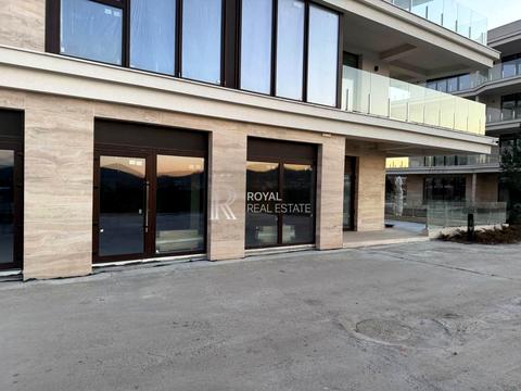 комерційна за адресою Паркова вул., 7