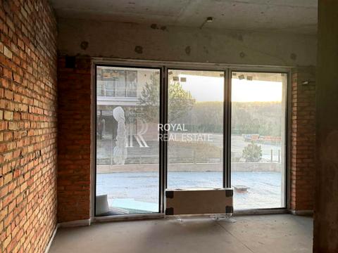 комерційна за адресою Паркова вул., 7