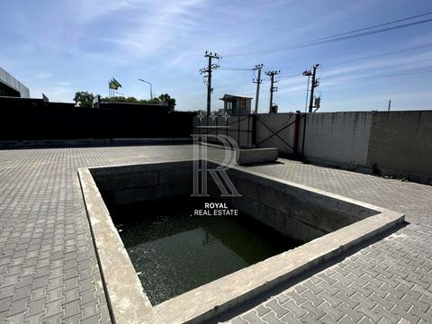 комерційна за адресою Чорновола, 1