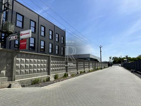 комерційна за адресою Чорновола, 1