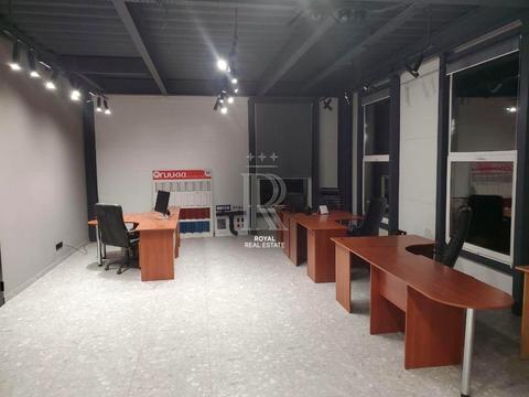 комерційна за адресою Чорновола, 1