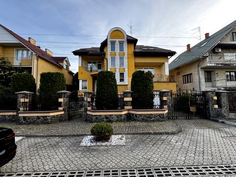 дом по адресу Українська, 13