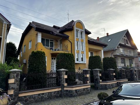 дом по адресу Українська, 13