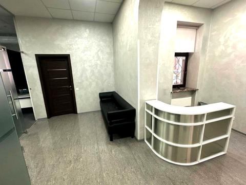 комерційна за адресою Воздвиженська вул., 14