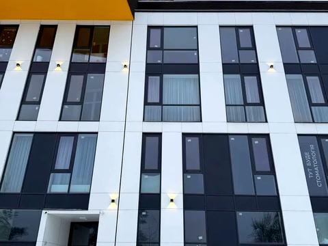 коммерческая по адресу Хмельницкого ул., 1