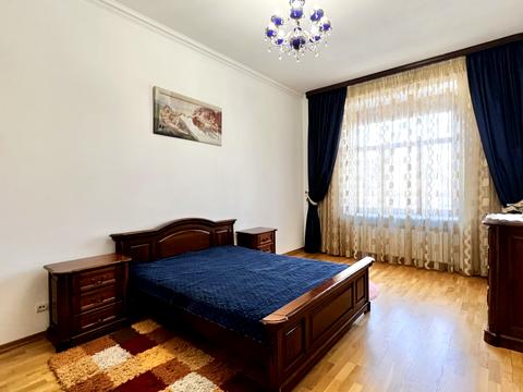 квартира за адресою Євгена Коновальця вул. (), 17