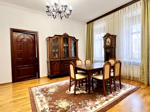 квартира за адресою Євгена Коновальця вул. (), 17