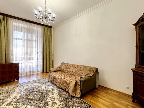 квартира за адресою Євгена Коновальця вул. (), 17