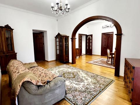 квартира за адресою Євгена Коновальця вул. (), 17