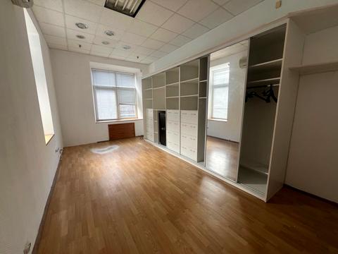 комерційна за адресою 93-ї Холодноярської Бригади вул., 12