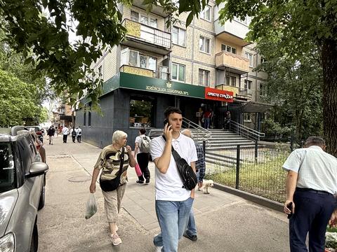 комерційна за адресою Дорогожицька вул., 15