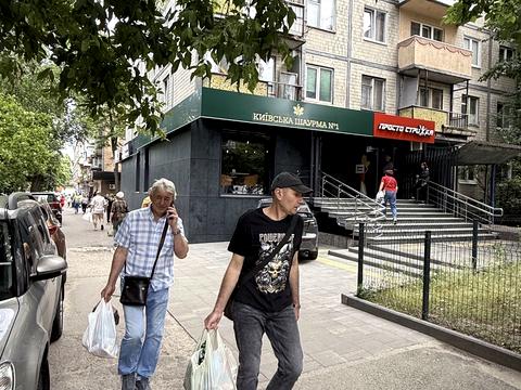 комерційна за адресою Дорогожицька вул., 15