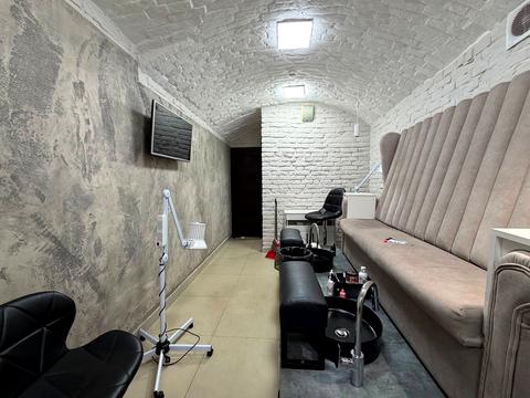 комерційна за адресою Дмитра Вітовського вул. (), 10