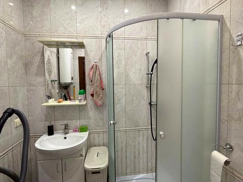 комерційна за адресою Дмитра Вітовського вул. (), 10