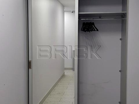 комерційна за адресою Володимира Івасюка просп. (Героїв Сталінграду), 8