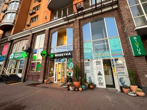 комерційна за адресою Володимира Івасюка просп. (Героїв Сталінграду), 8