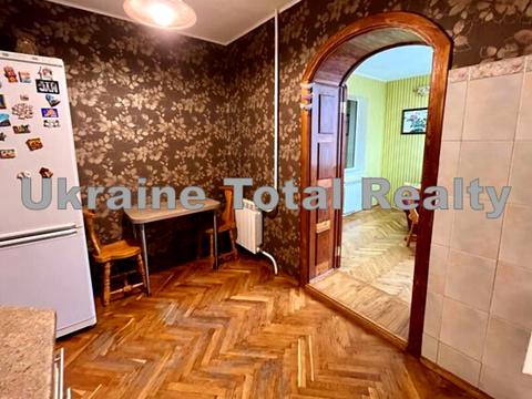 квартира за адресою Анни Ахматової вул., 6