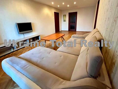 квартира за адресою Анни Ахматової вул., 6