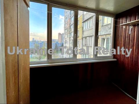 квартира за адресою Анни Ахматової вул., 6
