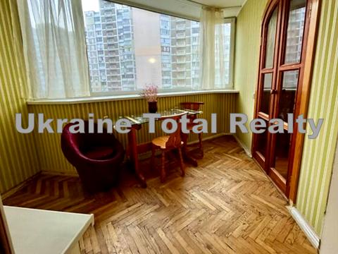 квартира за адресою Анни Ахматової вул., 6
