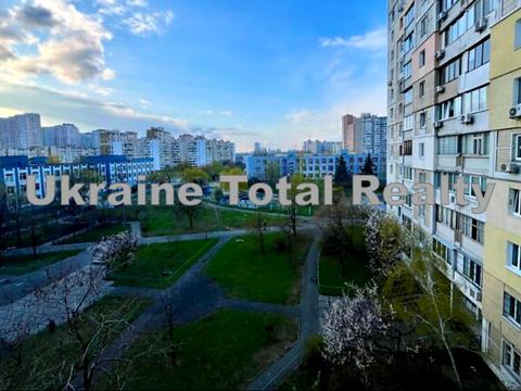 квартира за адресою Анни Ахматової вул., 6