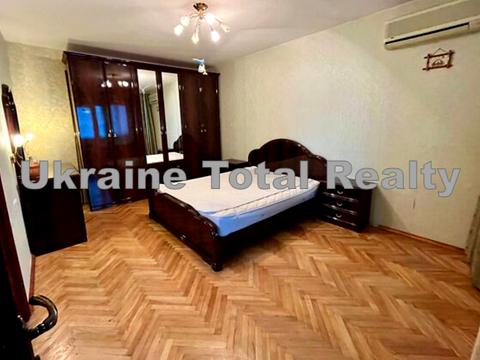 квартира за адресою Анни Ахматової вул., 6