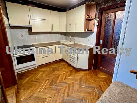 квартира за адресою Анни Ахматової вул., 6