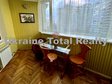 квартира за адресою Анни Ахматової вул., 6