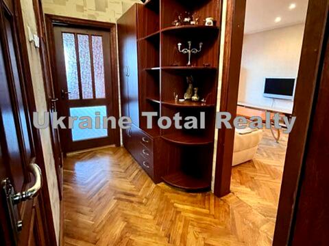 квартира за адресою Анни Ахматової вул., 6
