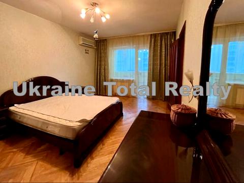 квартира за адресою Анни Ахматової вул., 6