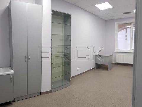 комерційна за адресою Володимира Івасюка просп. (Героїв Сталінграду), 8