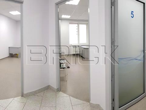 комерційна за адресою Володимира Івасюка просп. (Героїв Сталінграду), 8