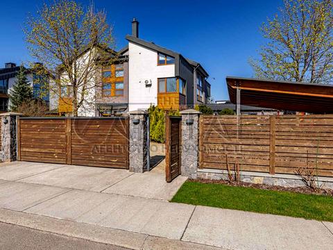 будинок за адресою Лютнева вул.