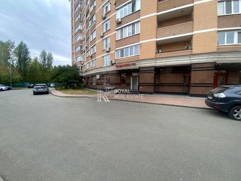 комерційна за адресою Машинобудівників вул., 17