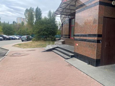 комерційна за адресою Машинобудівників вул., 17