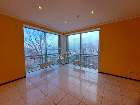 коммерческая по адресу Дніпровський просп., 12